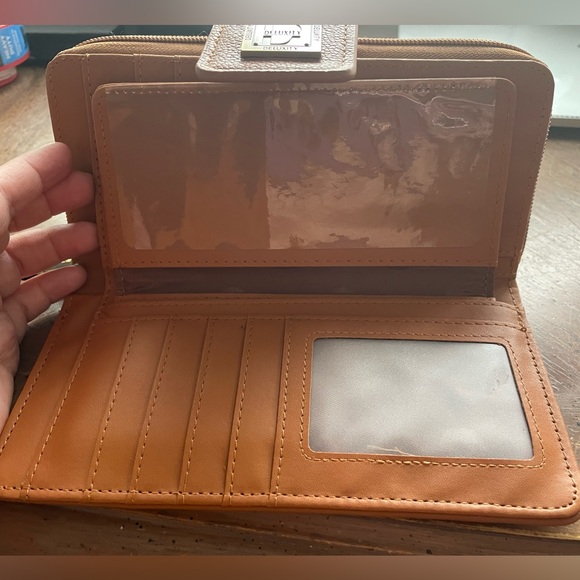 Wristlet wallet camel color nwot - Picture 5 of 6